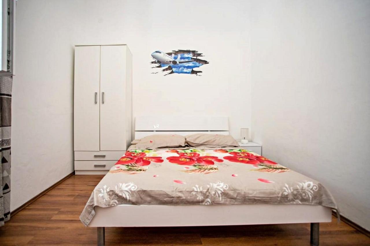 Apartments Punta 2 Omiš Esterno foto