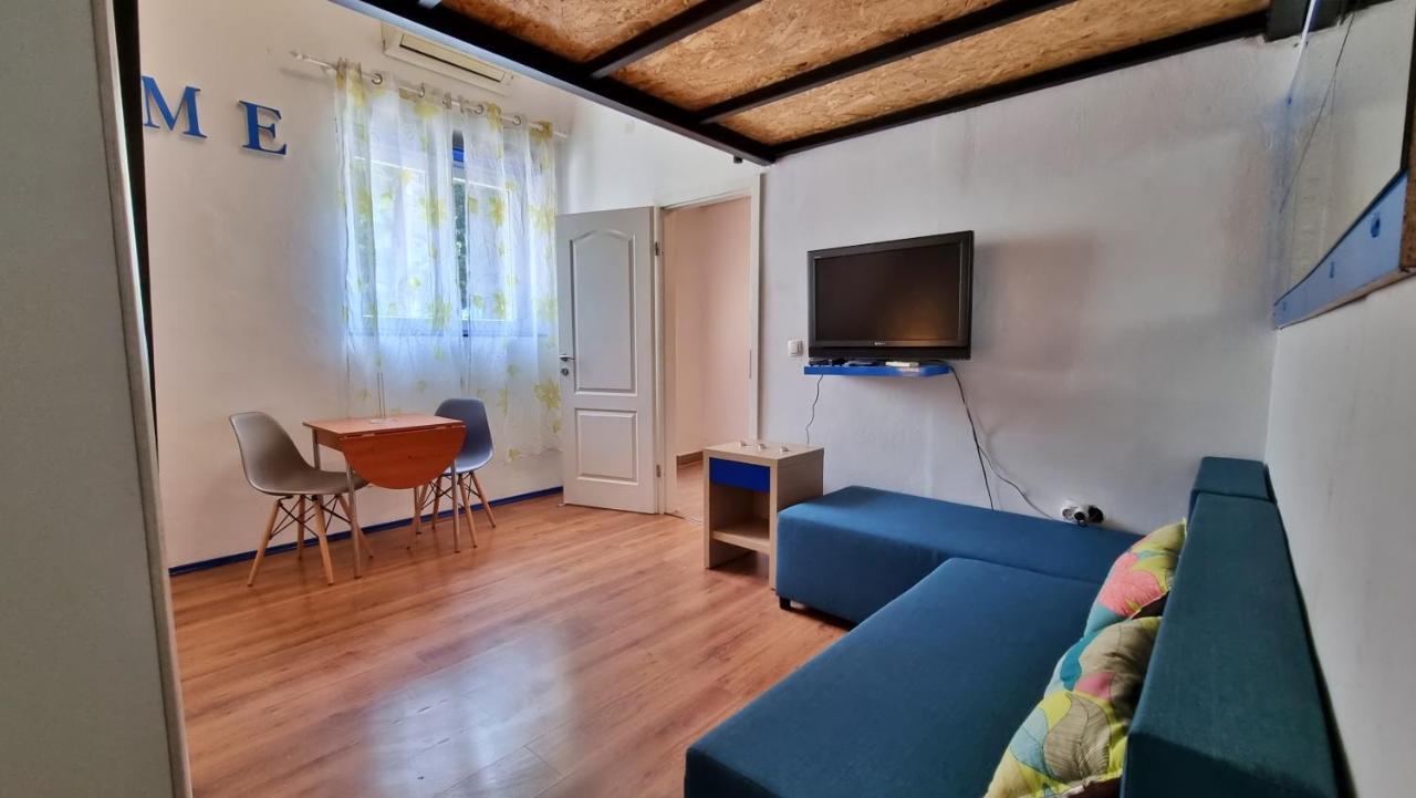 Apartments Punta 2 Omiš Esterno foto